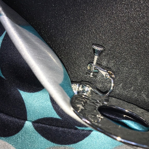 Vince Camuto clip on screw earrings rare find NWT - Picture 6 of 7